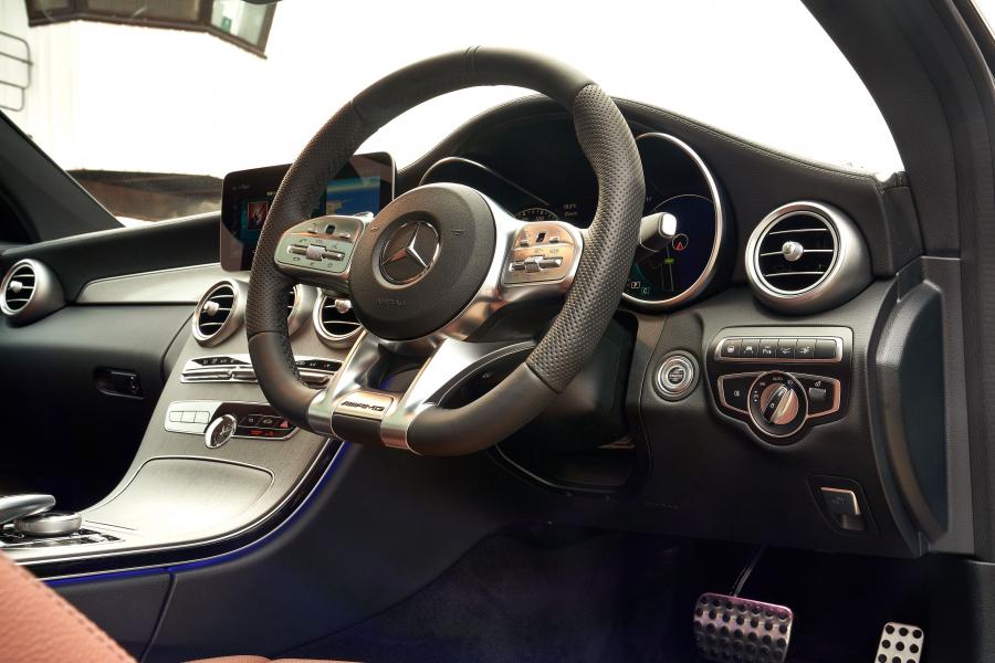 Интерьер Mercedes-AMG C43 4Matic Coupe (C205) 2018 года  (UK) (фото 37 из 40)